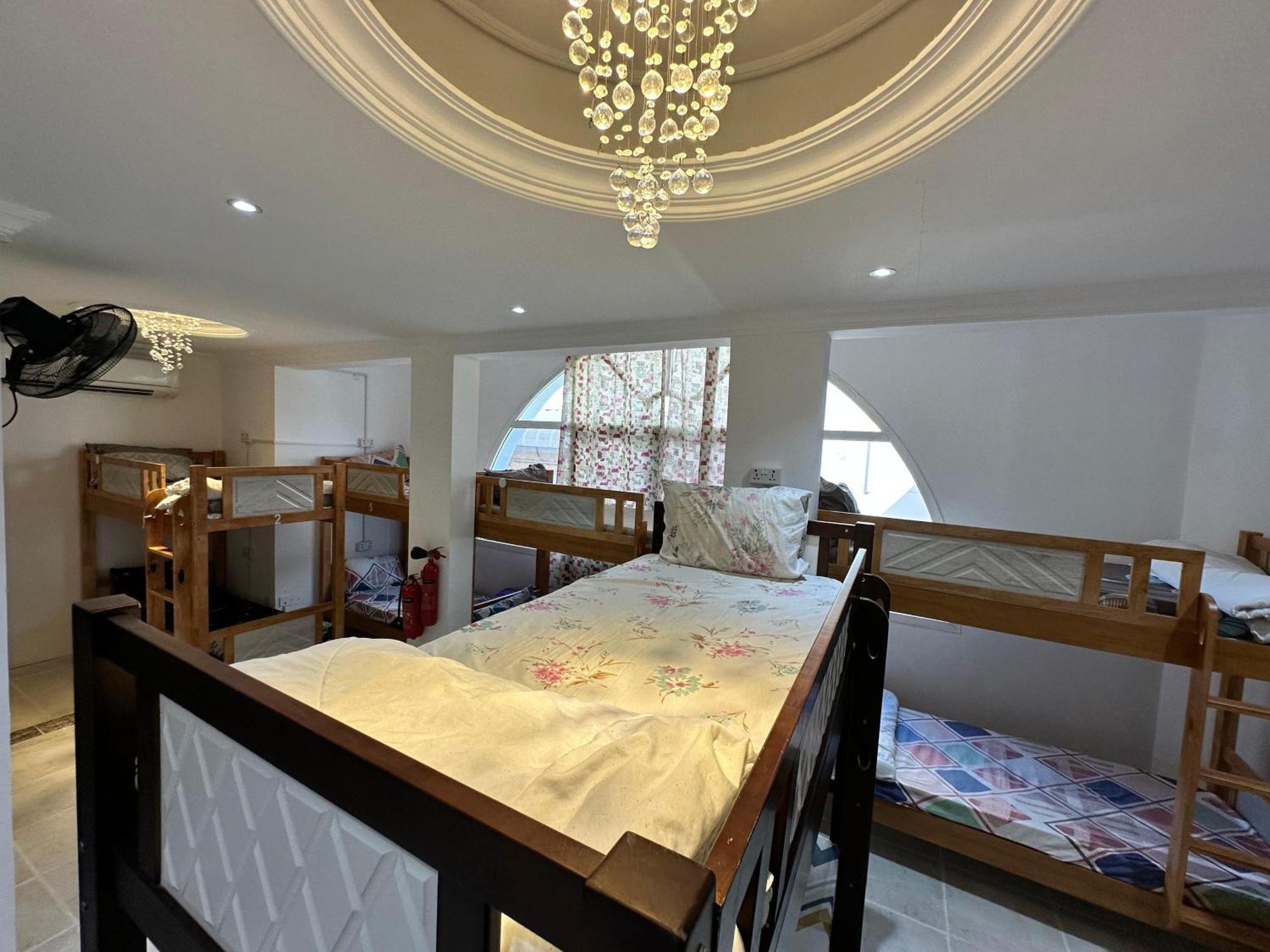 International Abu Dhabi Hostel Екстериор снимка
