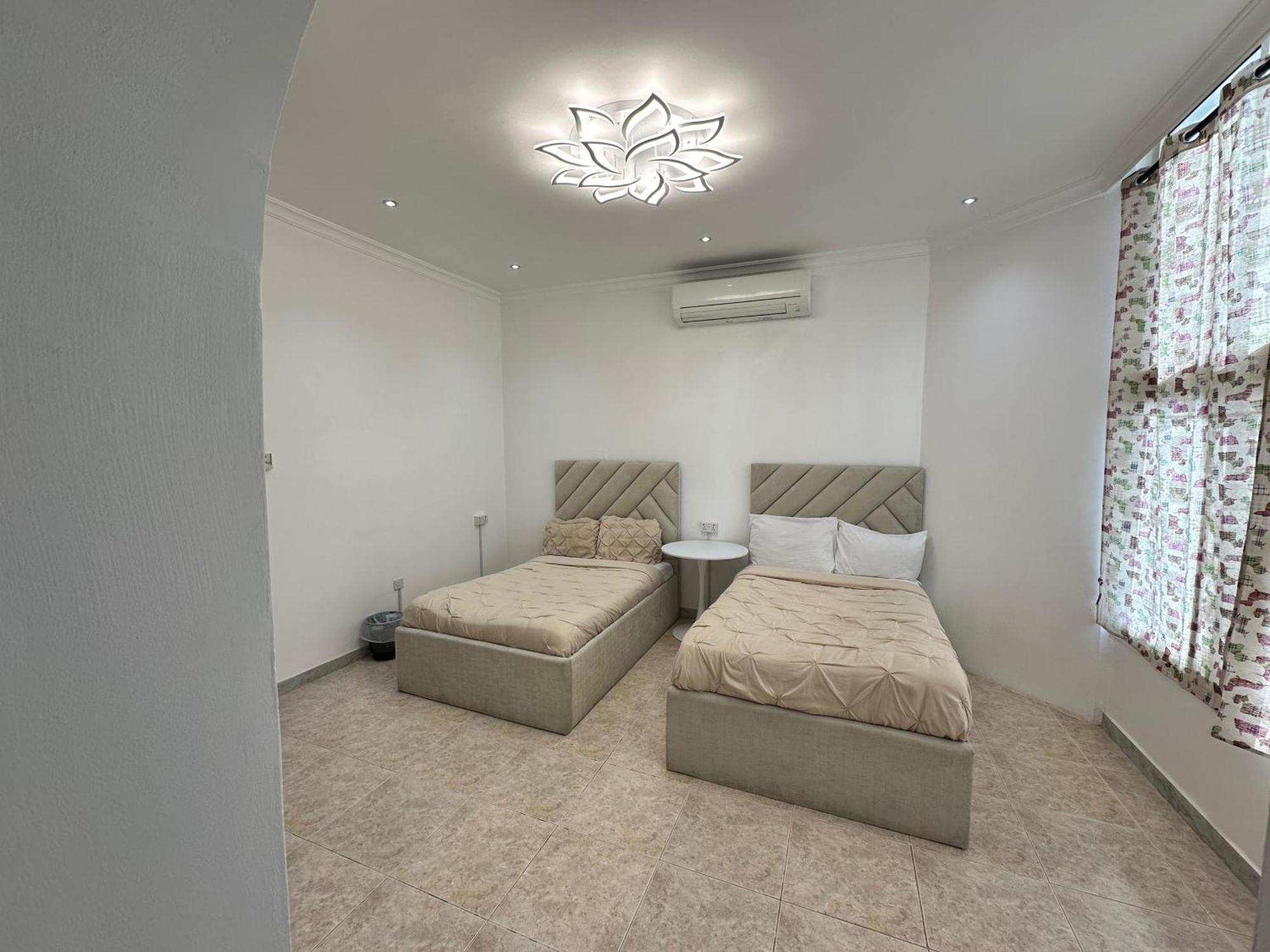 International Abu Dhabi Hostel Екстериор снимка