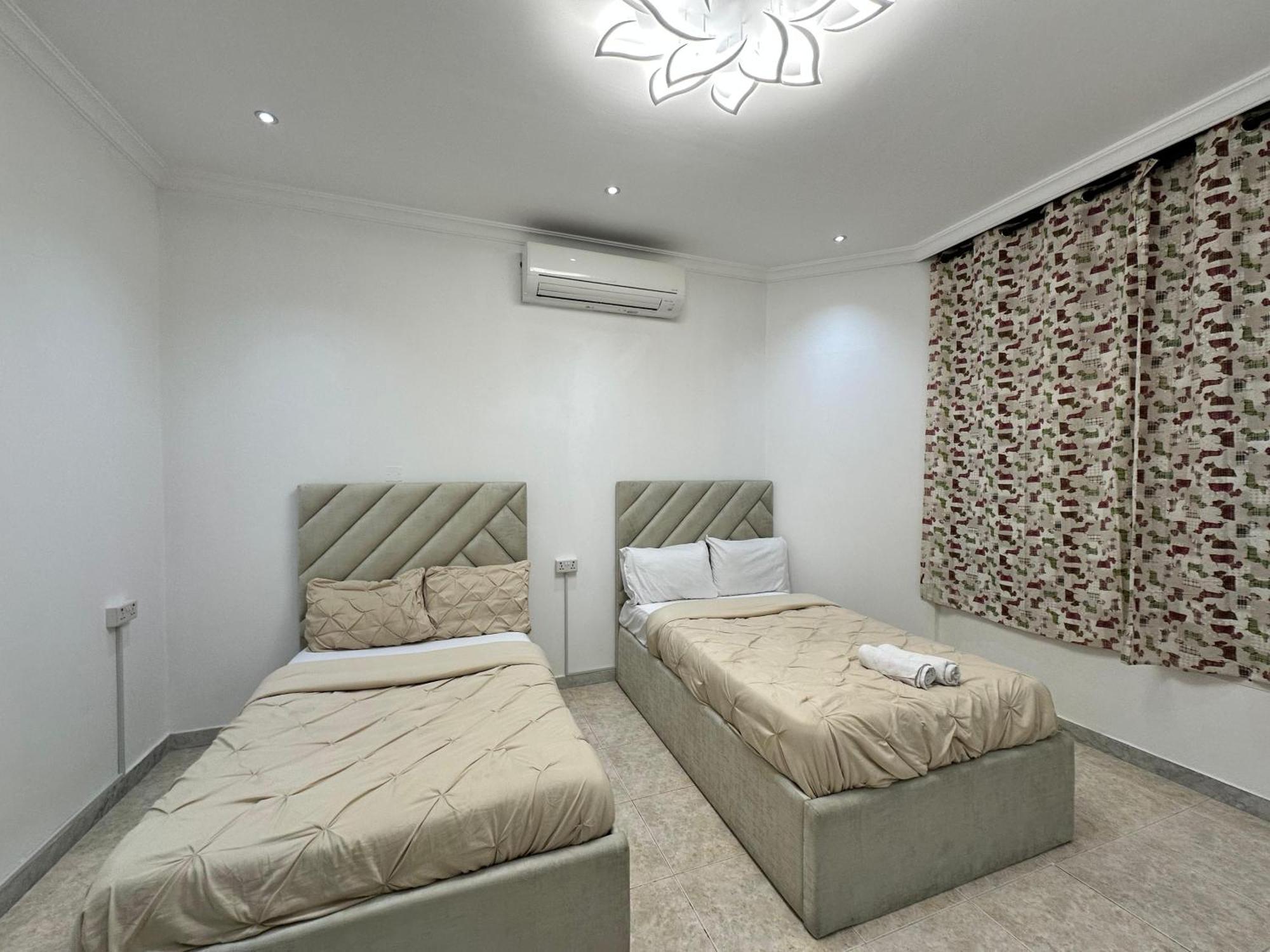 International Abu Dhabi Hostel Екстериор снимка